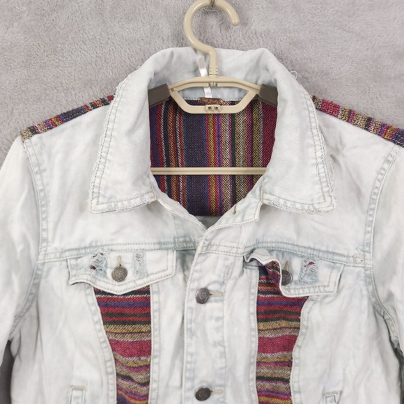 Free People Size 8 Denim Jean JACKET    White Washed  Baja  Aztec Knit - Picture 9 of 13